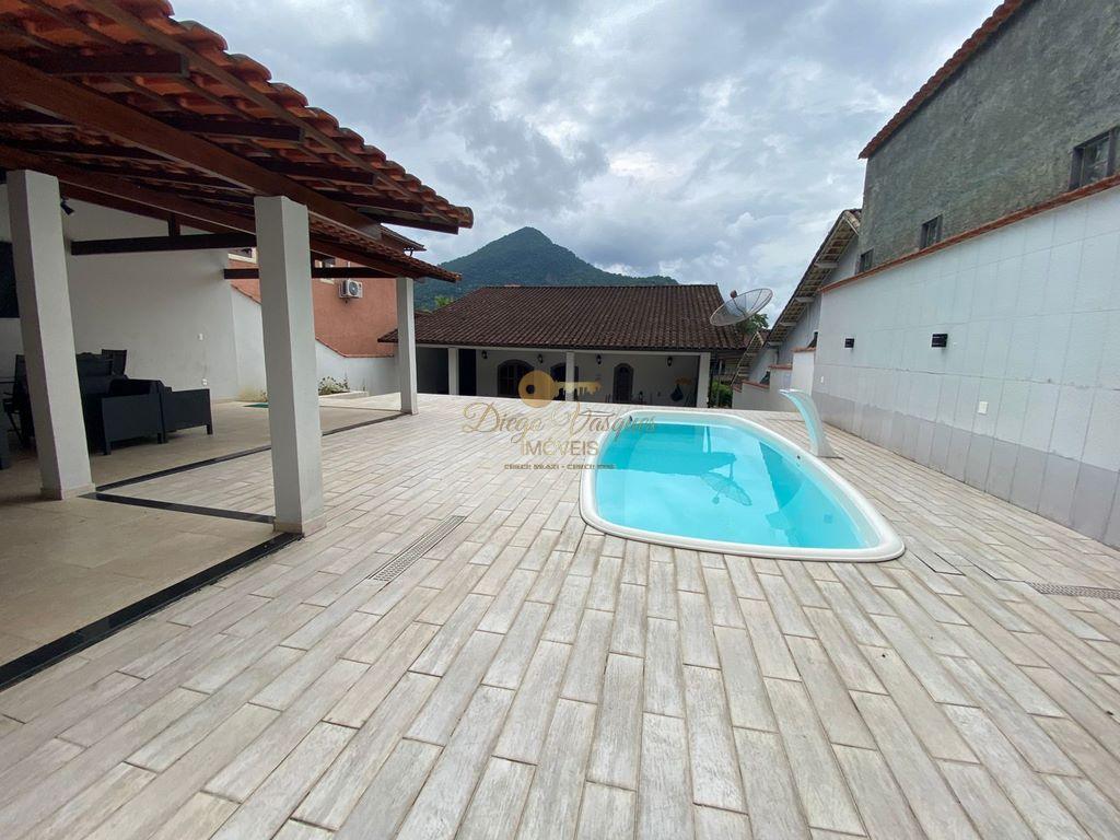 Casa de Condomínio à venda com 4 quartos, 360m² - Foto 2