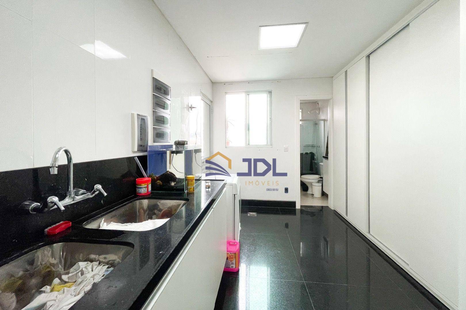 Apartamento à venda com 3 quartos, 217m² - Foto 20