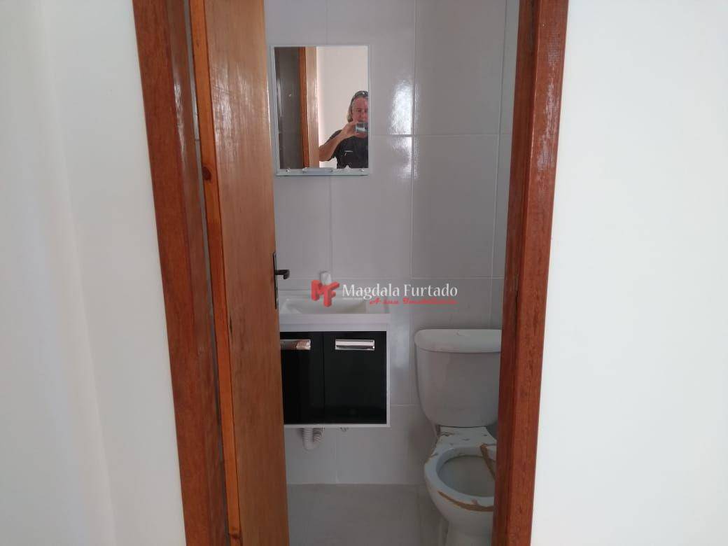 Casa à venda com 2 quartos, 70m² - Foto 2