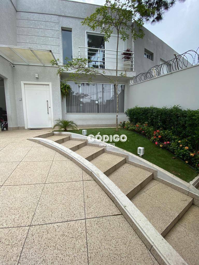 Casa à venda com 4 quartos, 234m² - Foto 1