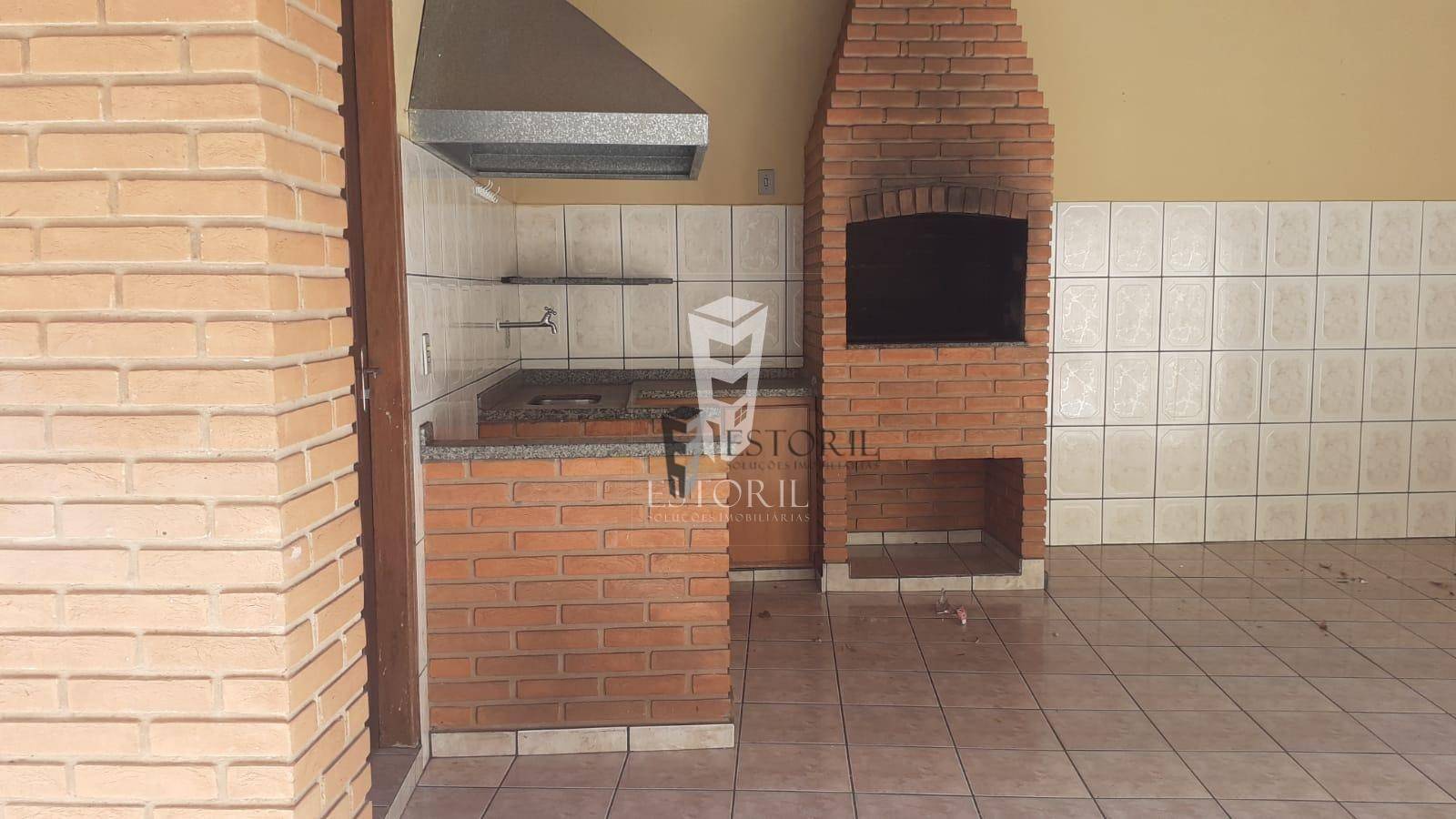 Casa à venda com 3 quartos, 197m² - Foto 1