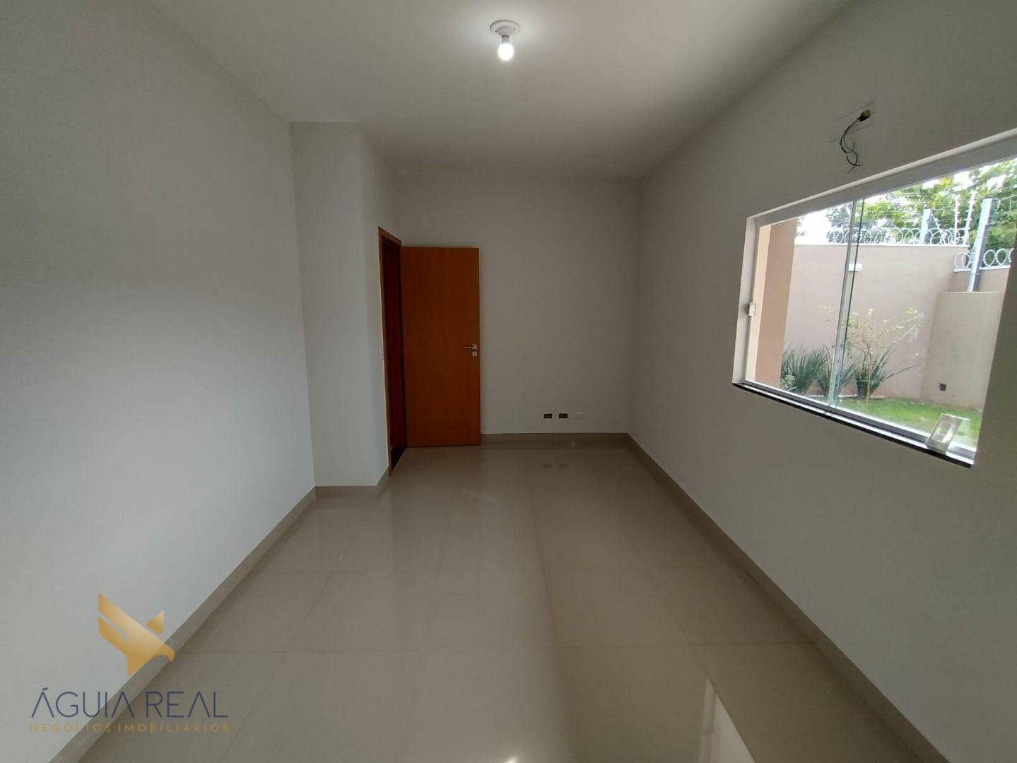 Casa à venda com 2 quartos, 85m² - Foto 4