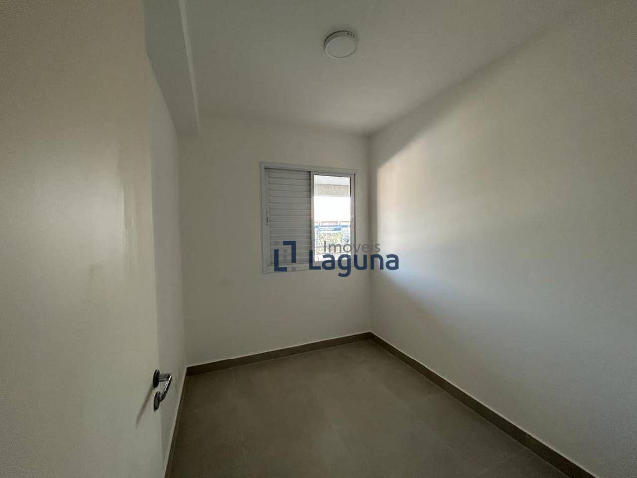 Apartamento para alugar com 3 quartos, 84m² - Foto 13