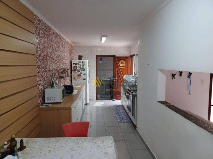 Casa à venda com 4 quartos, 250m² - Foto 35