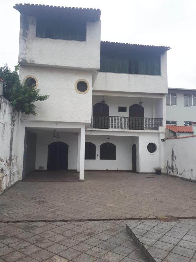 Casa para alugar com 3 quartos, 305m² - Foto 1