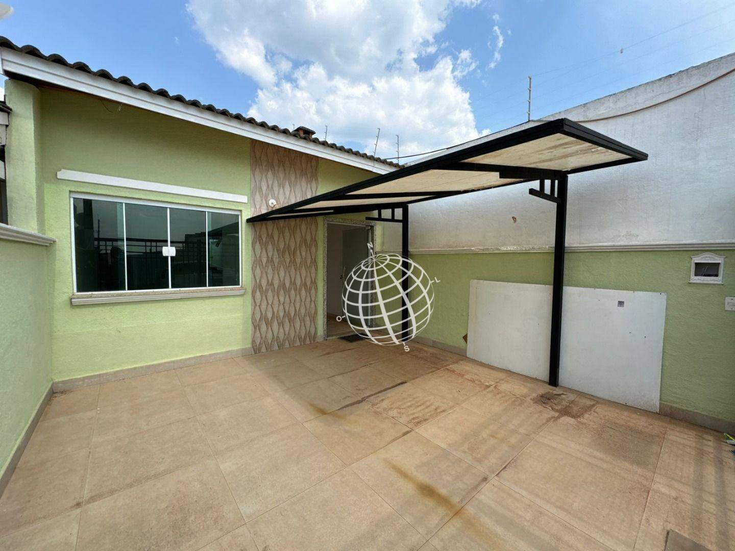 Casa à venda com 3 quartos, 77m² - Foto 1