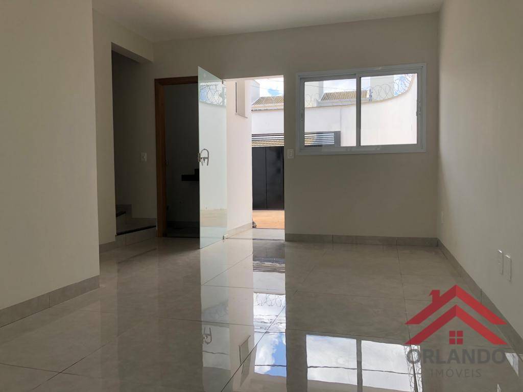 Sobrado à venda com 2 quartos, 100m² - Foto 1