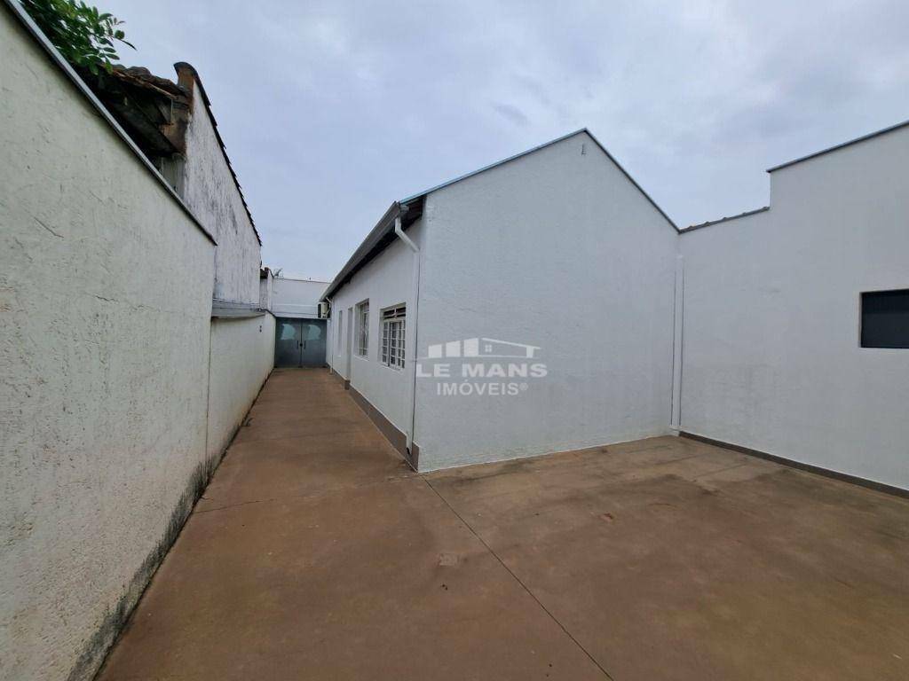Casa para alugar com 1 quarto, 245m² - Foto 17