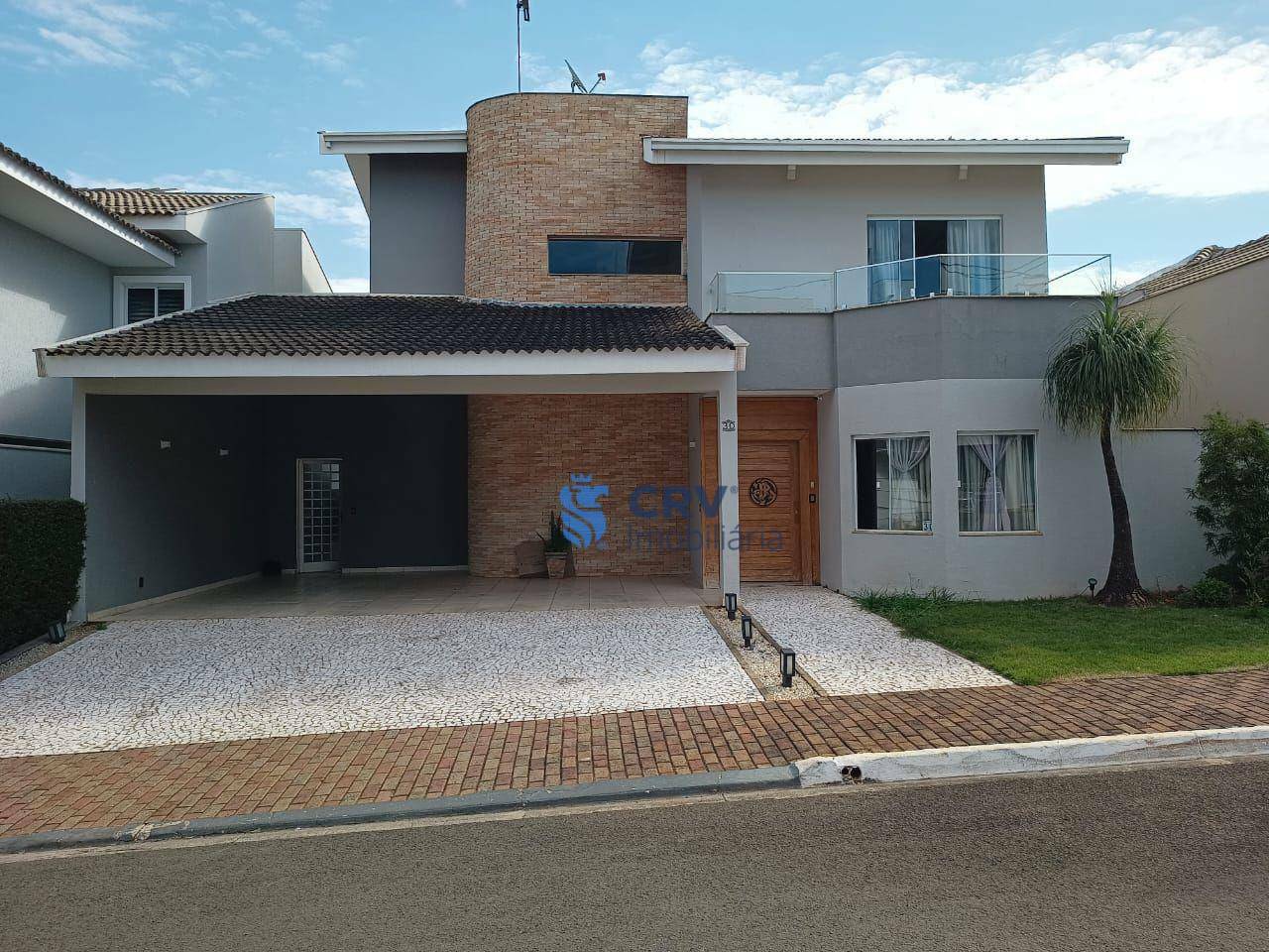 Sobrado à venda com 3 quartos, 290m² - Foto 1