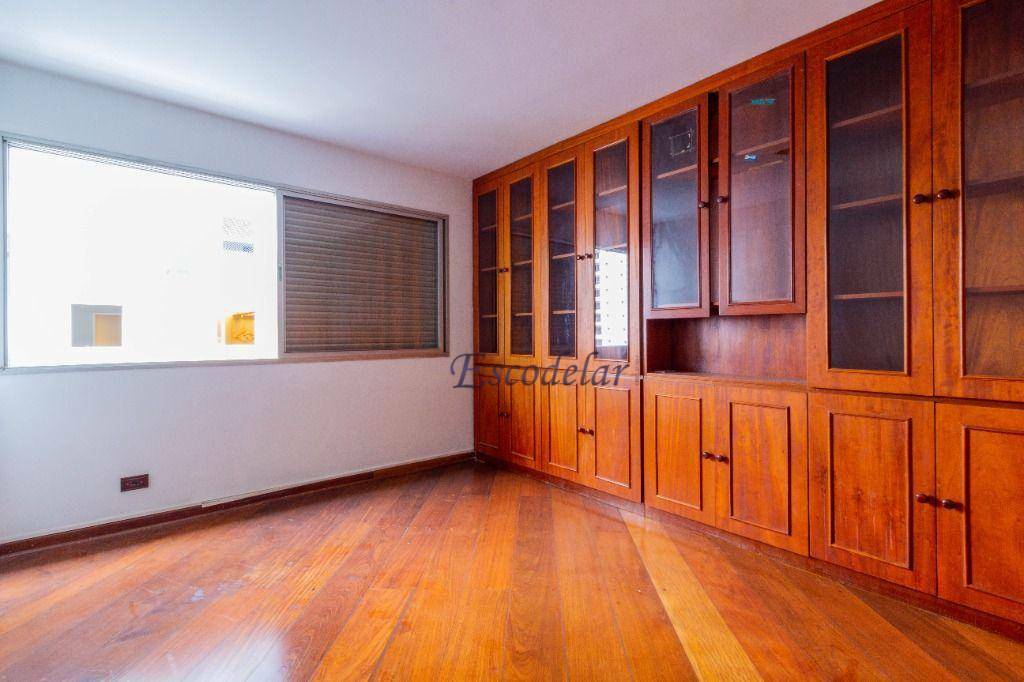 Apartamento para alugar com 3 quartos, 150m² - Foto 17