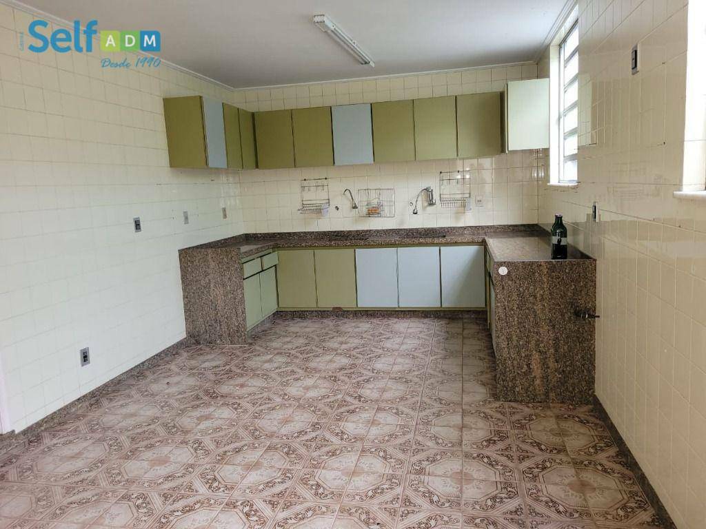 Casa para alugar com 4 quartos, 200m² - Foto 14