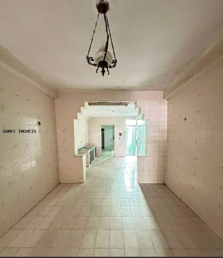 Casa à venda com 5 quartos, 211m² - Foto 4