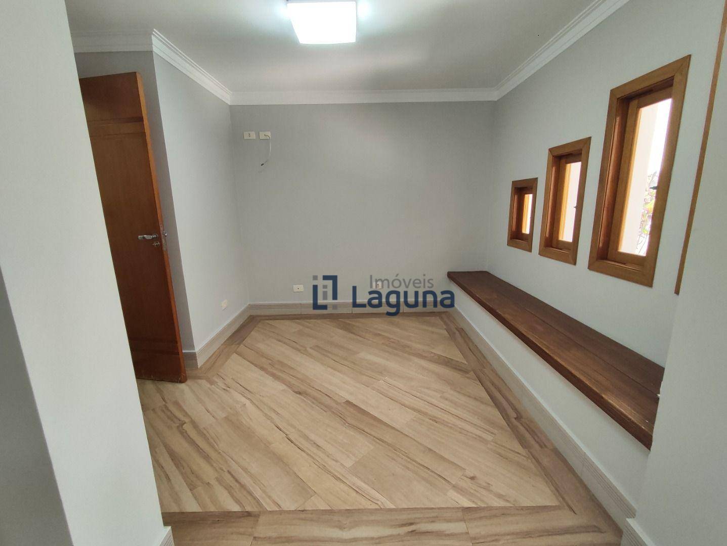 Casa à venda com 3 quartos, 230m² - Foto 10