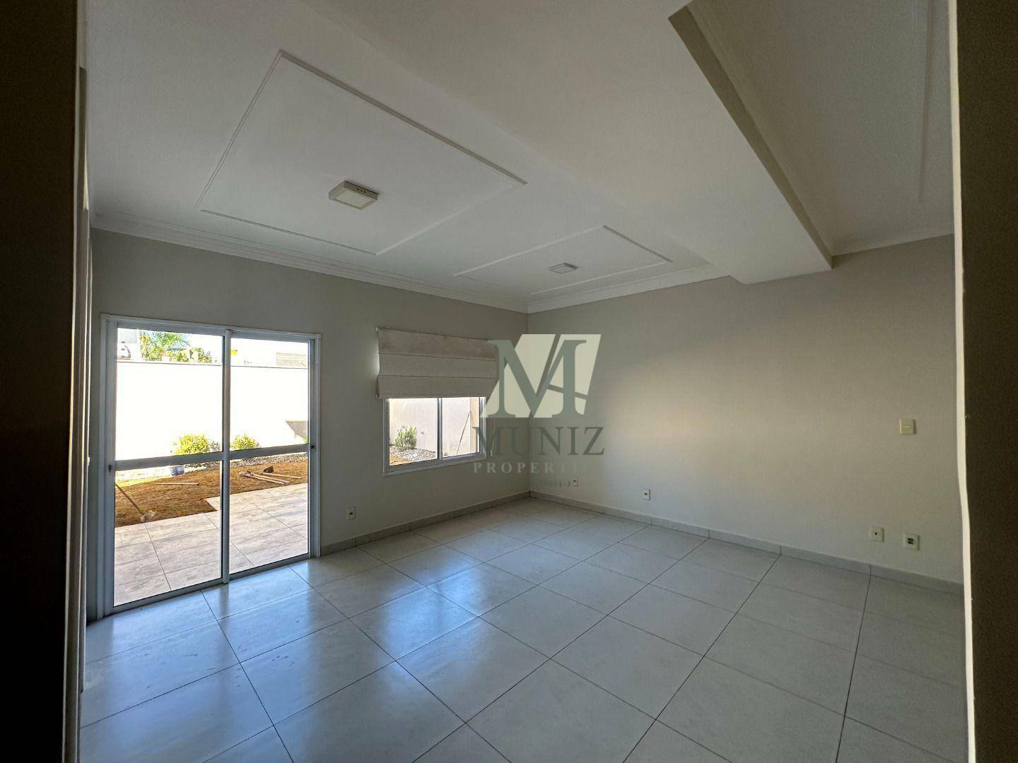 Casa de Condomínio à venda com 3 quartos, 227m² - Foto 2