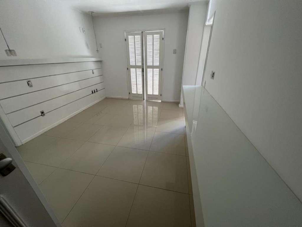 Casa de Condomínio à venda com 4 quartos, 250m² - Foto 4