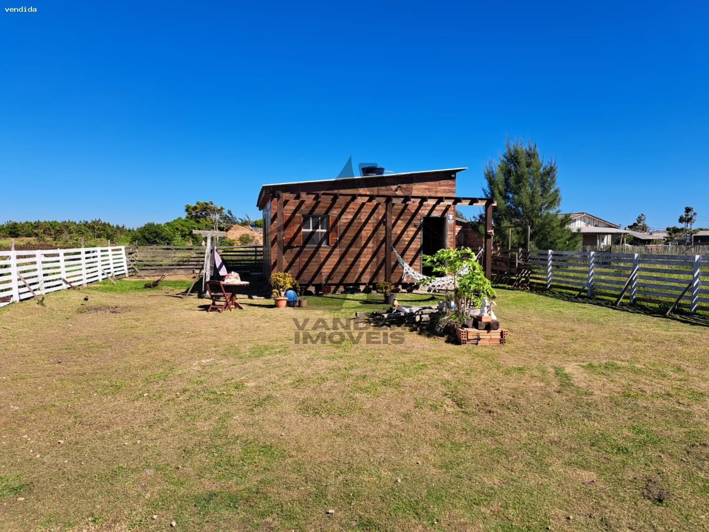 Casa à venda com 2 quartos, 450m² - Foto 1