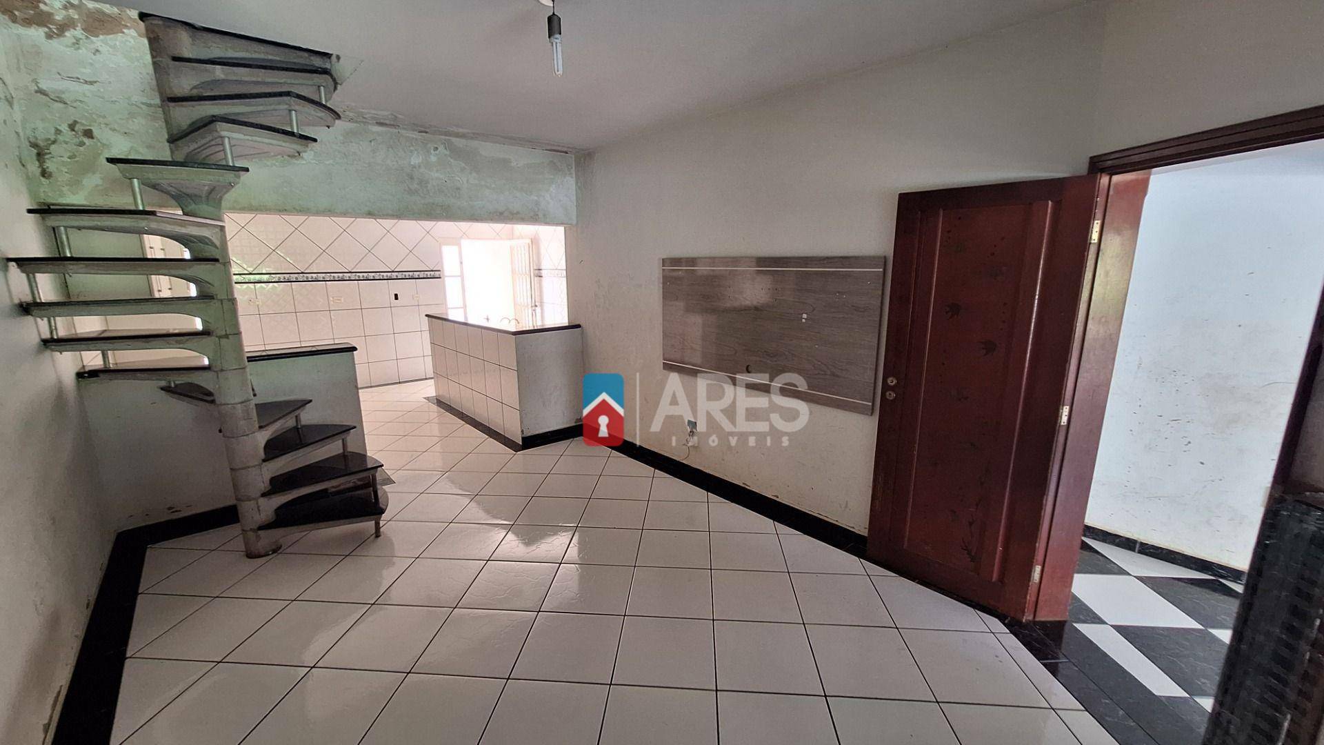 Casa à venda com 3 quartos, 156m² - Foto 1