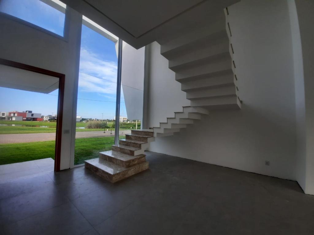 Casa à venda com 4 quartos, 330m² - Foto 23