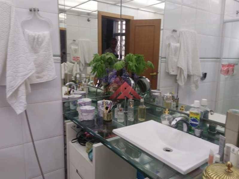 Apartamento à venda com 4 quartos, 240m² - Foto 16