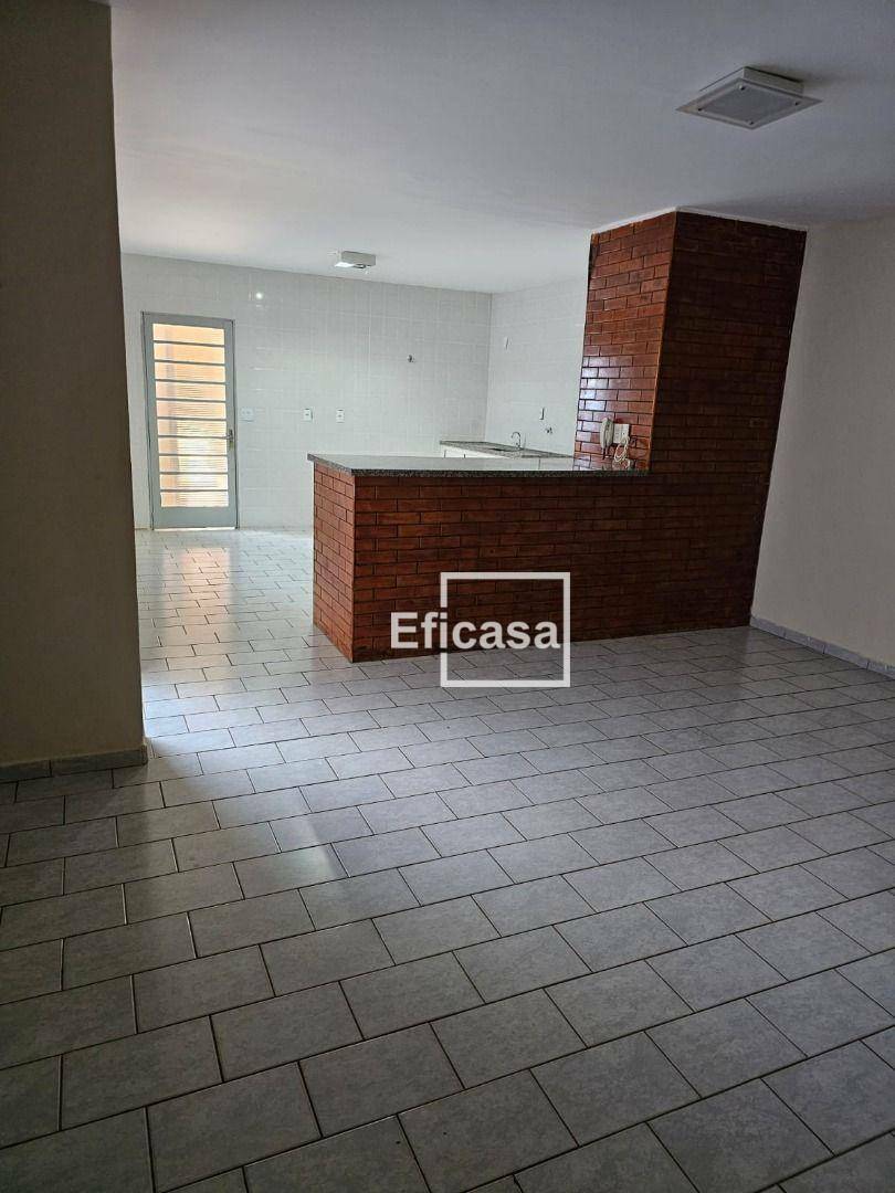 Casa à venda com 3 quartos, 288m² - Foto 1