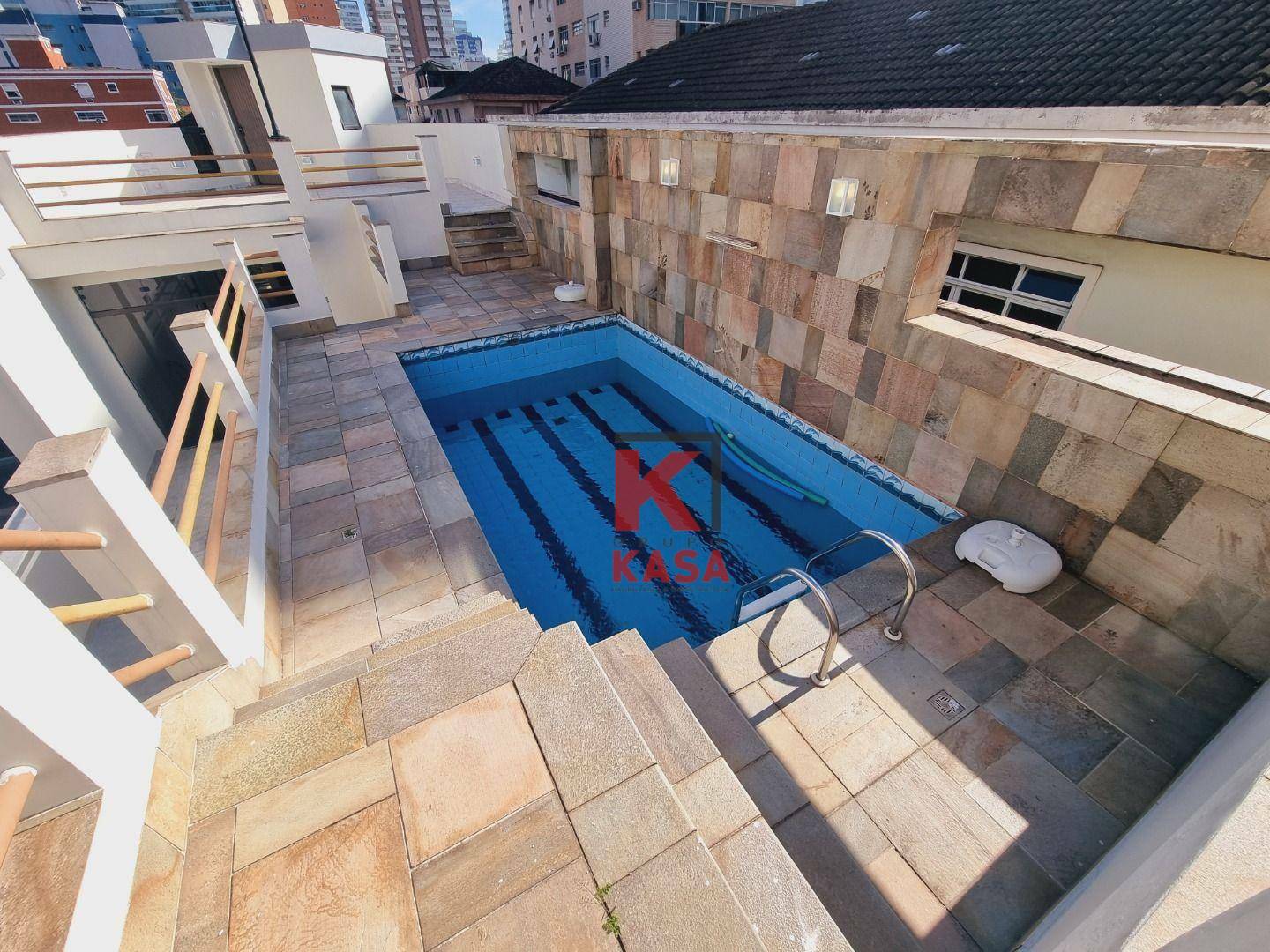 Casa à venda e aluguel com 3 quartos, 339m² - Foto 1