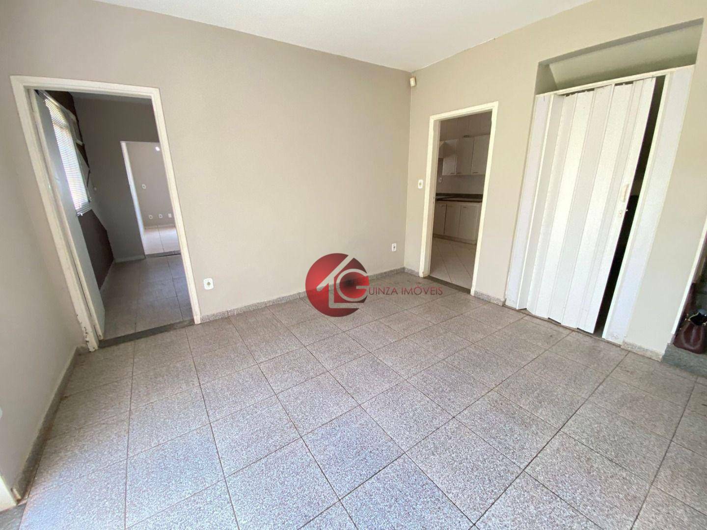 Casa à venda com 3 quartos, 230m² - Foto 4