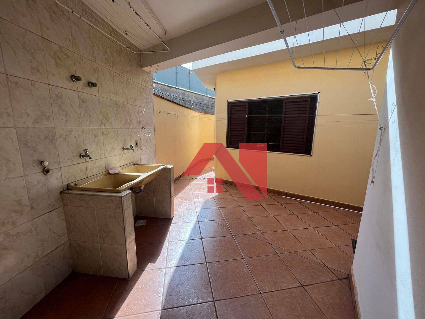 Sobrado à venda e aluguel com 4 quartos, 250m² - Foto 19