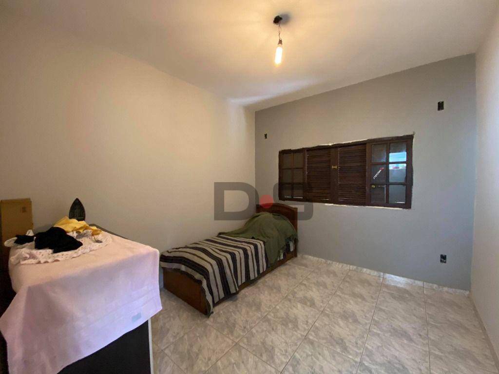 Chácara à venda com 4 quartos, 270m² - Foto 12