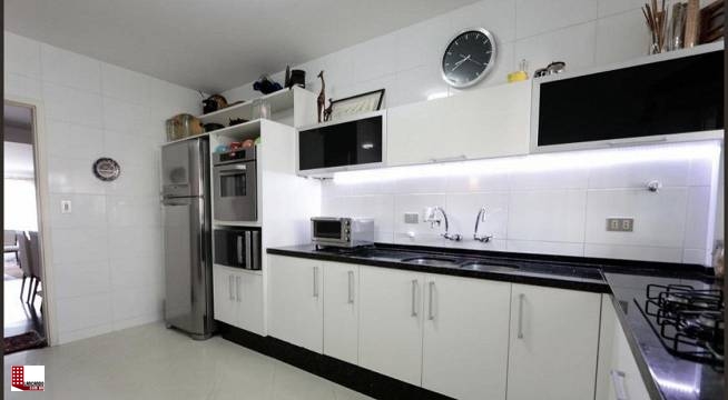 Apartamento à venda com 3 quartos, 220m² - Foto 2