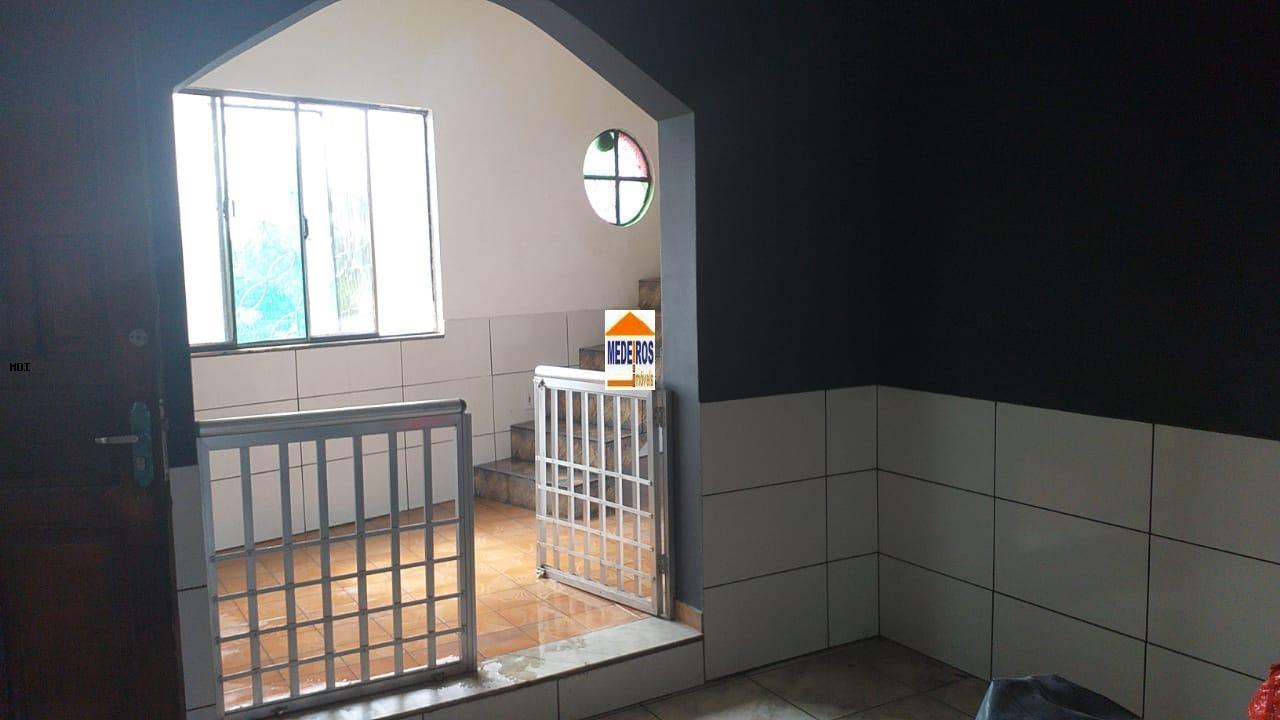 Casa à venda com 2 quartos, 200m² - Foto 2