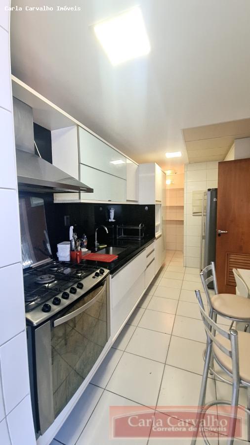 Apartamento à venda com 3 quartos, 196m² - Foto 2