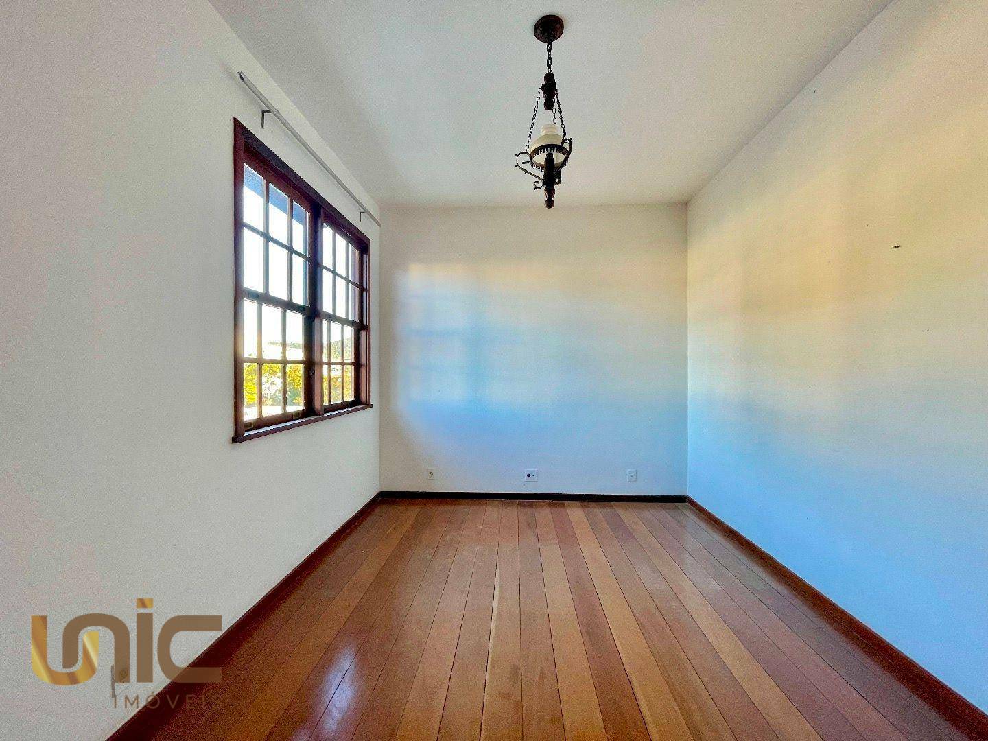 Casa de Condomínio à venda com 5 quartos, 212m² - Foto 13