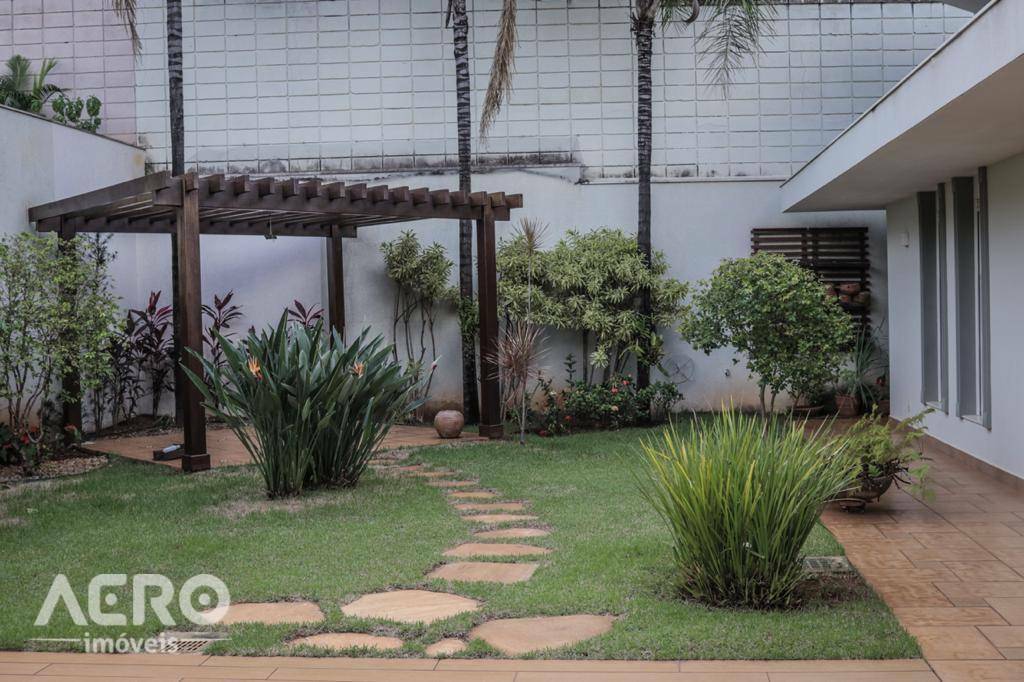 Casa de Condomínio à venda com 4 quartos, 361m² - Foto 3