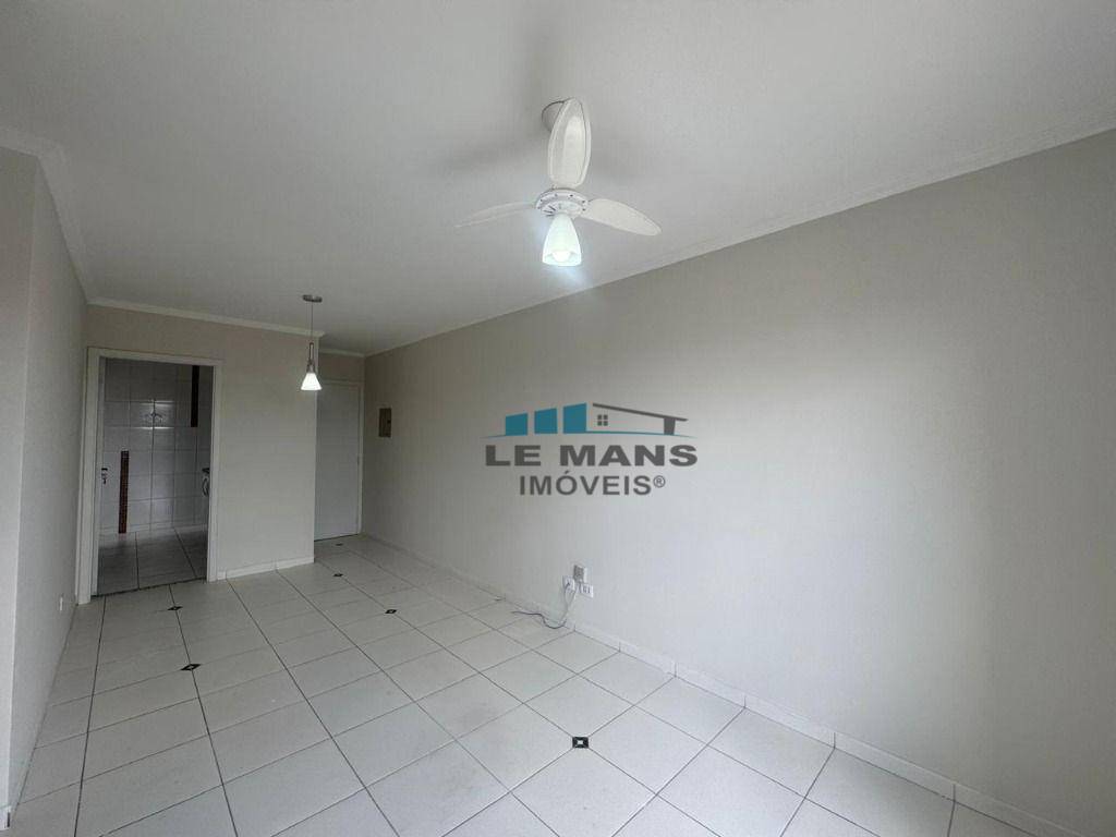 Apartamento à venda com 3 quartos, 69m² - Foto 2