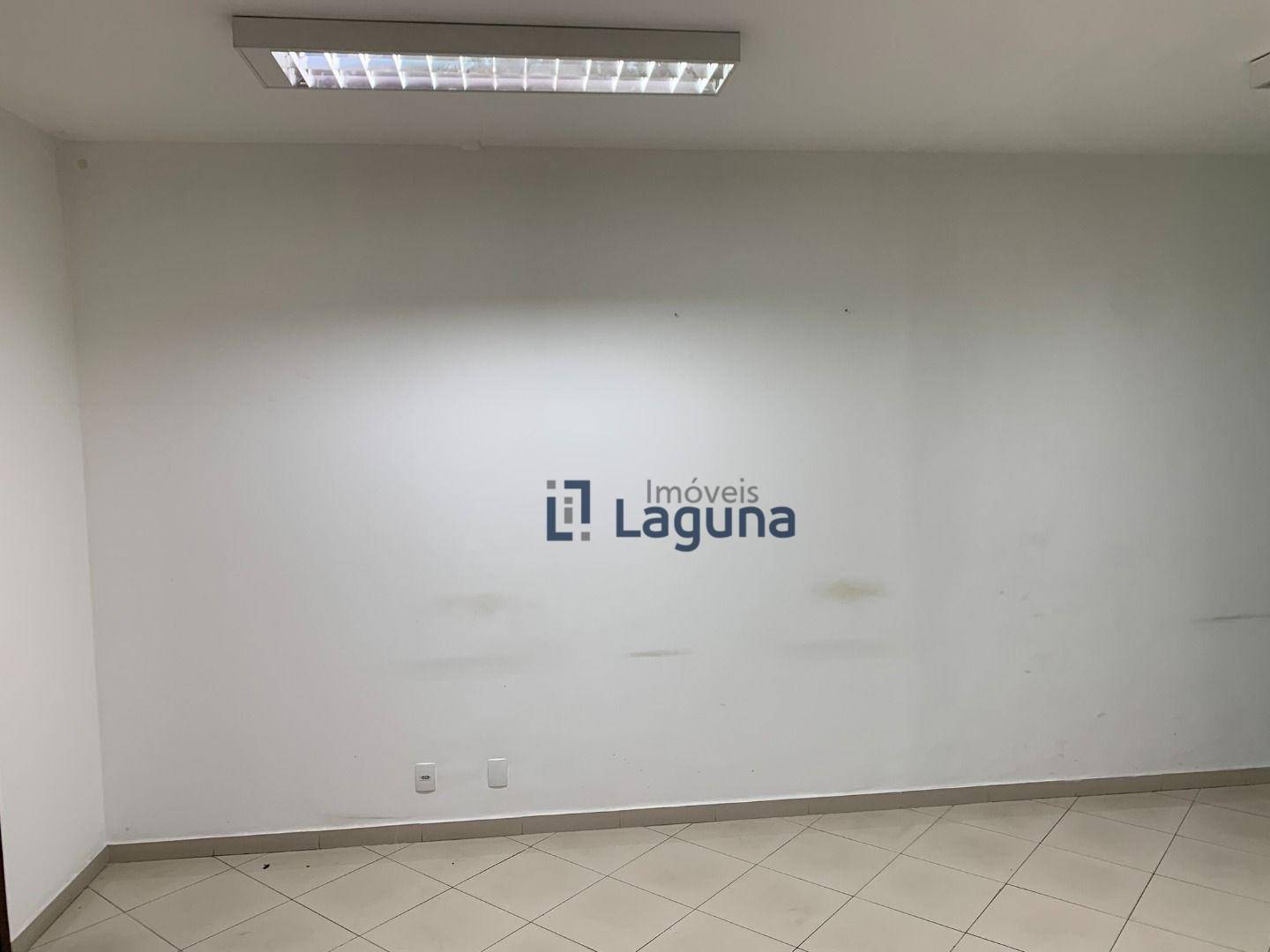 Casa para alugar com 3 quartos, 373m² - Foto 18