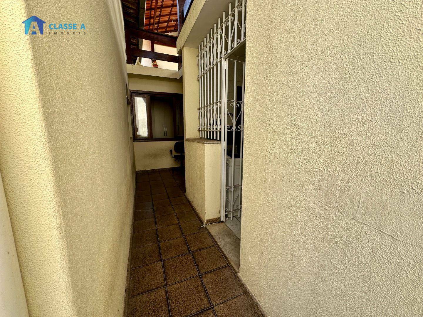 Casa à venda com 3 quartos, 234m² - Foto 24