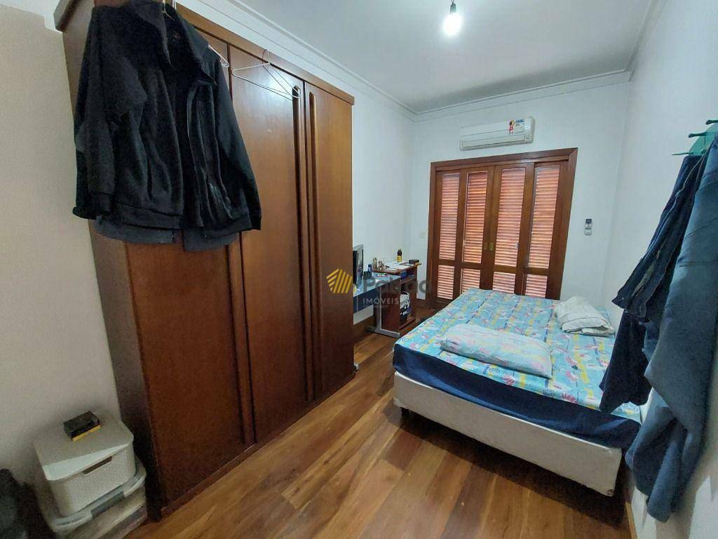 Sobrado à venda com 4 quartos, 384m² - Foto 39