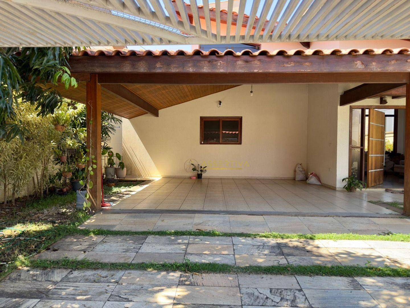 Casa, 3 quartos, 240 m² - Foto 1
