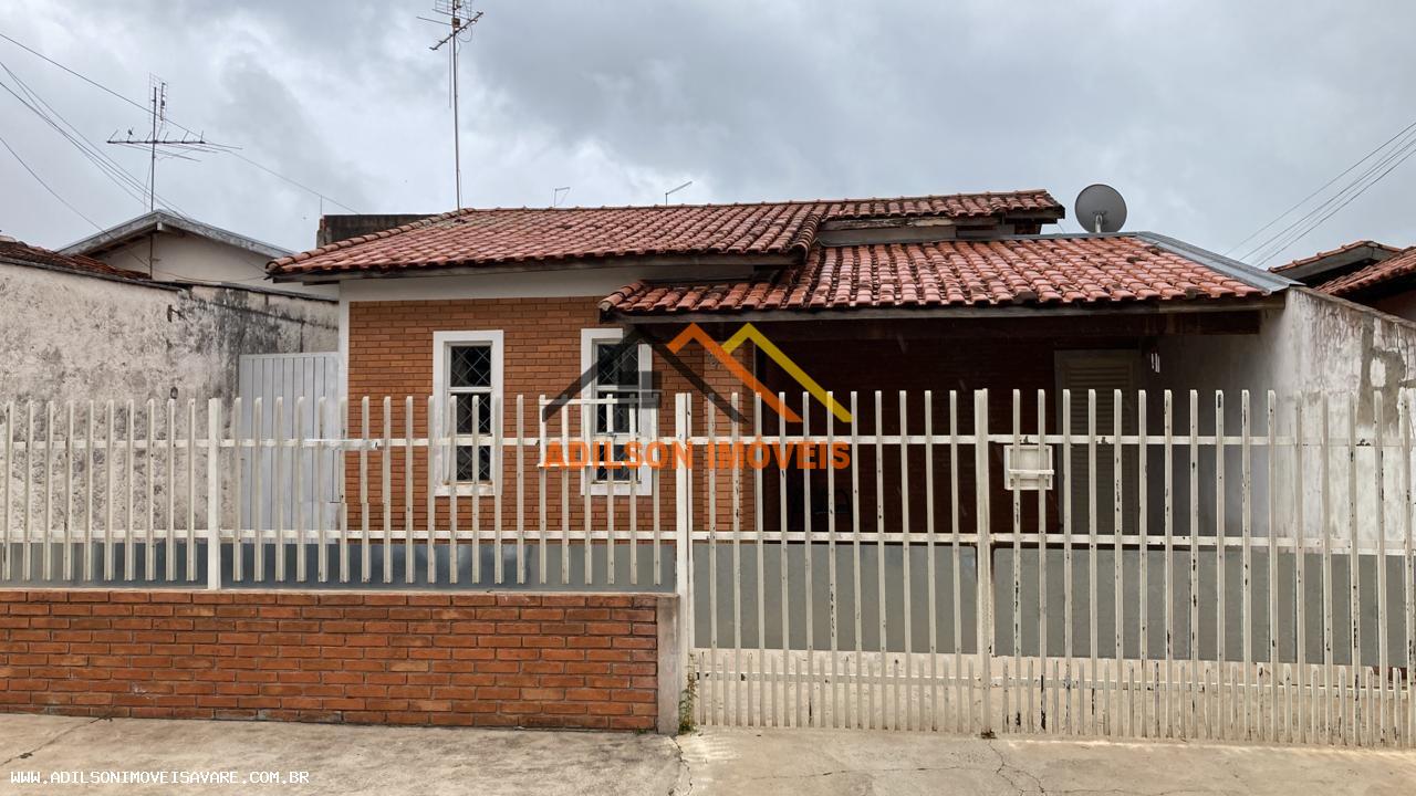 Casa à venda com 3 quartos, 200m² - Foto 1