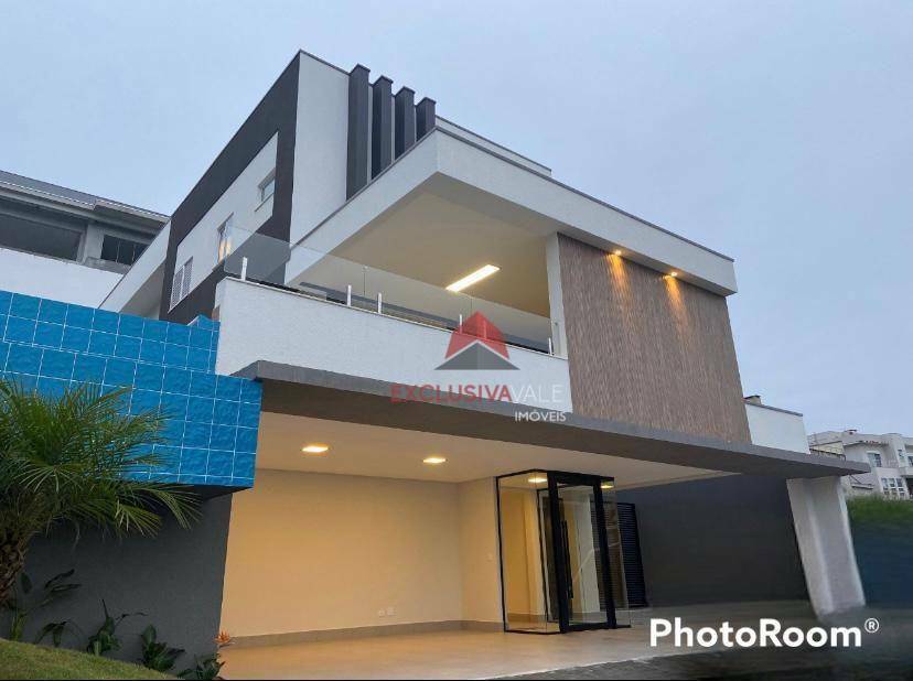 Casa de Condomínio à venda com 4 quartos, 291m² - Foto 1