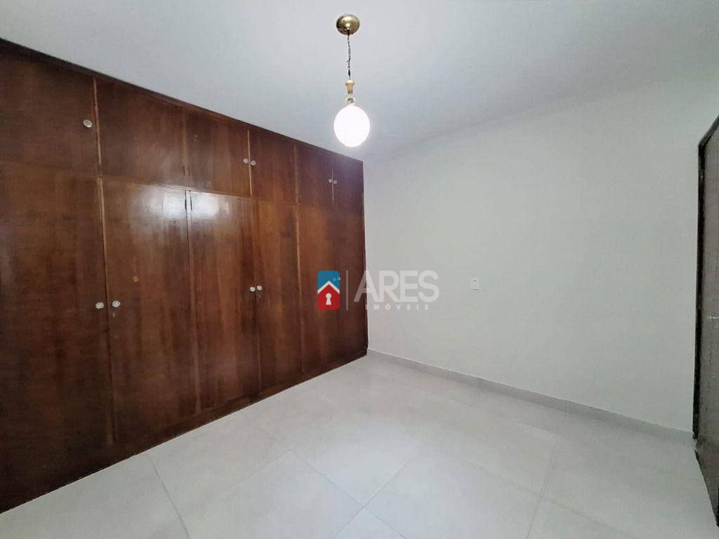 Casa para alugar com 3 quartos, 180m² - Foto 9