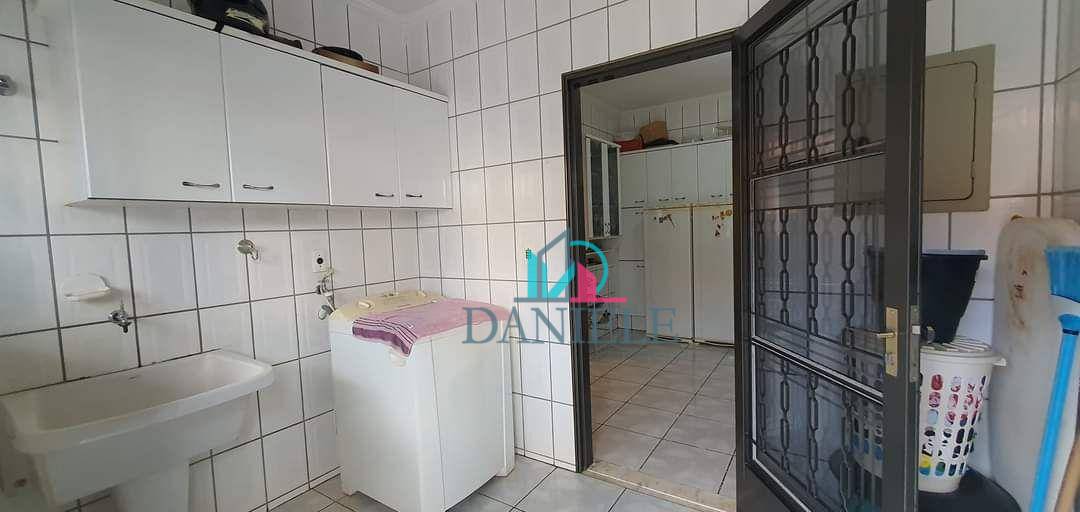 Casa à venda com 3 quartos, 238m² - Foto 17