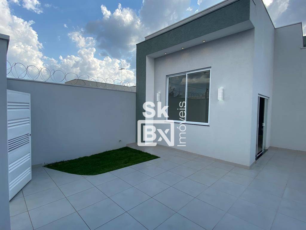 Casa à venda com 3 quartos, 90m² - Foto 2