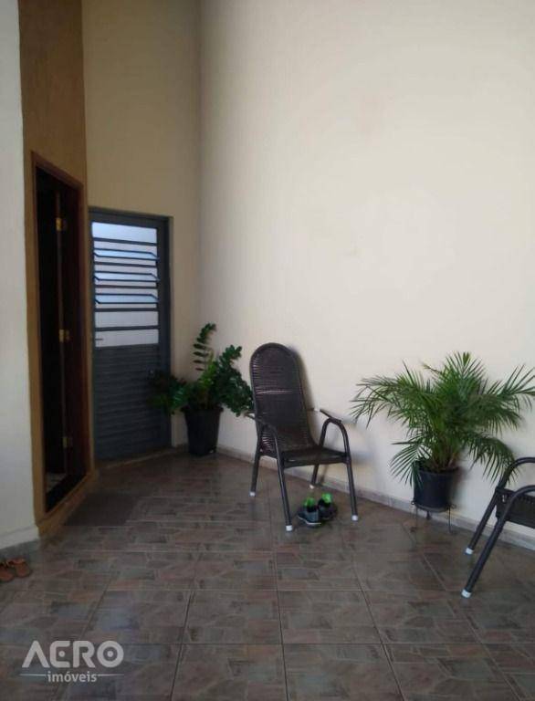 Casa à venda com 2 quartos, 167m² - Foto 3