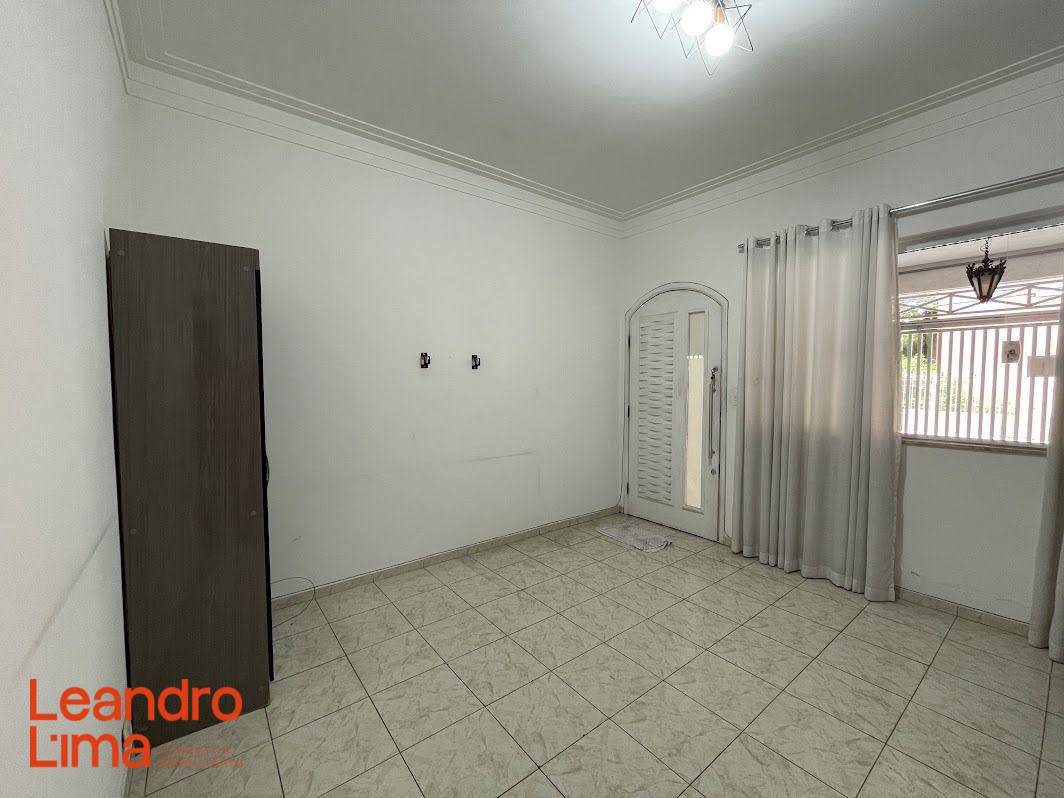 Casa, 3 quartos, 200 m² - Foto 2