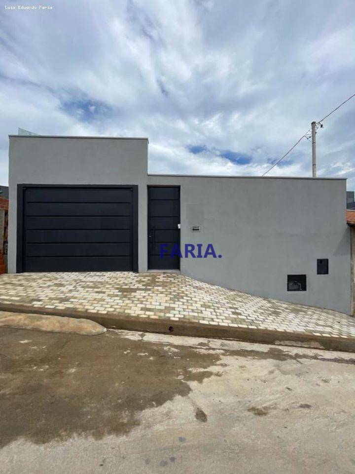 Casa à venda com 3 quartos, 160m² - Foto 1