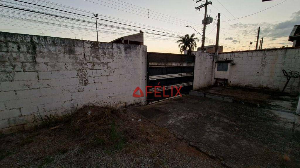 Casa para alugar com 2 quartos, 130m² - Foto 2