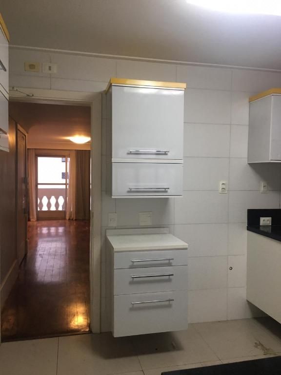 Apartamento para alugar com 4 quartos, 140m² - Foto 2