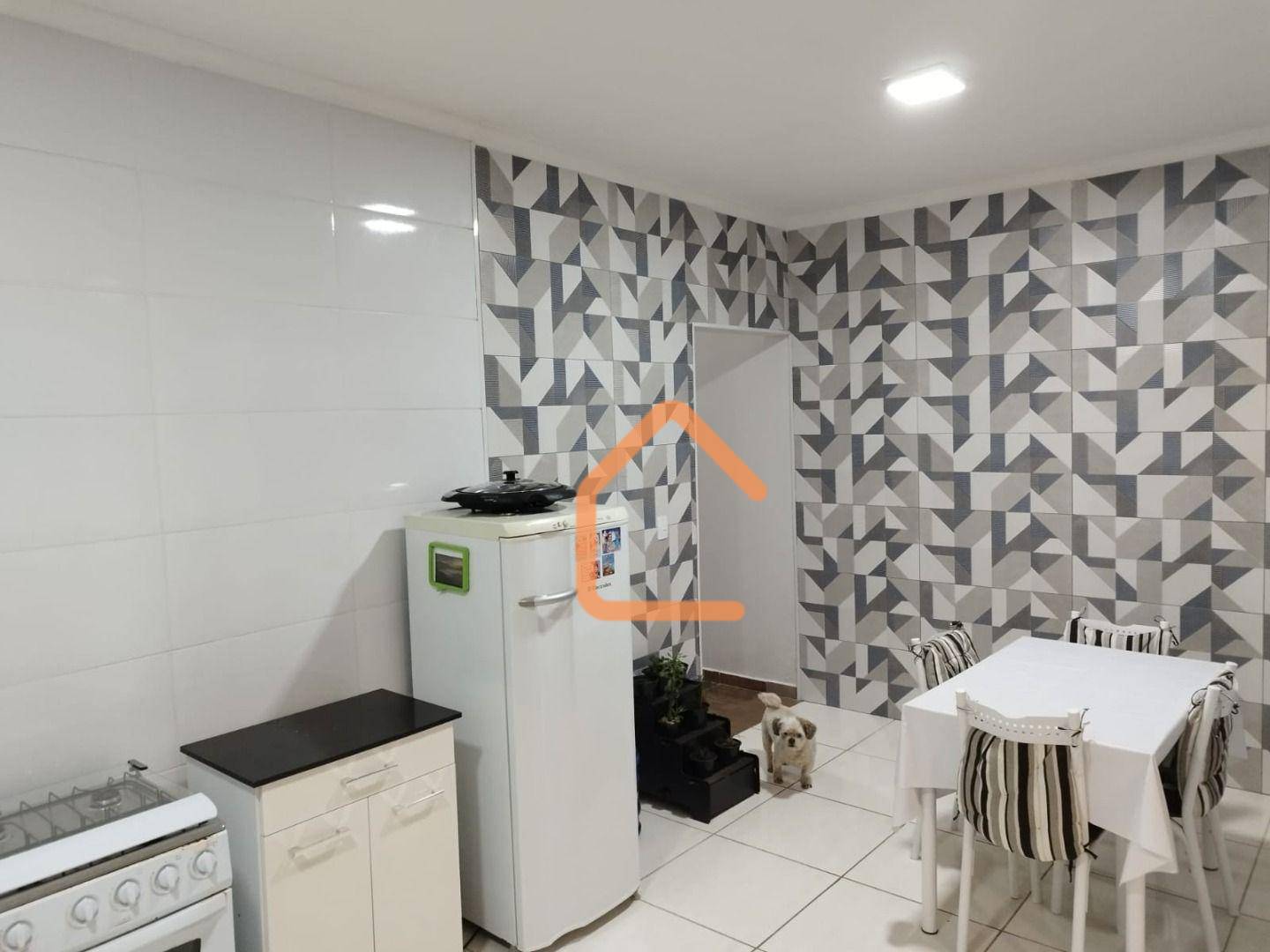 Casa à venda com 3 quartos, 82m² - Foto 2