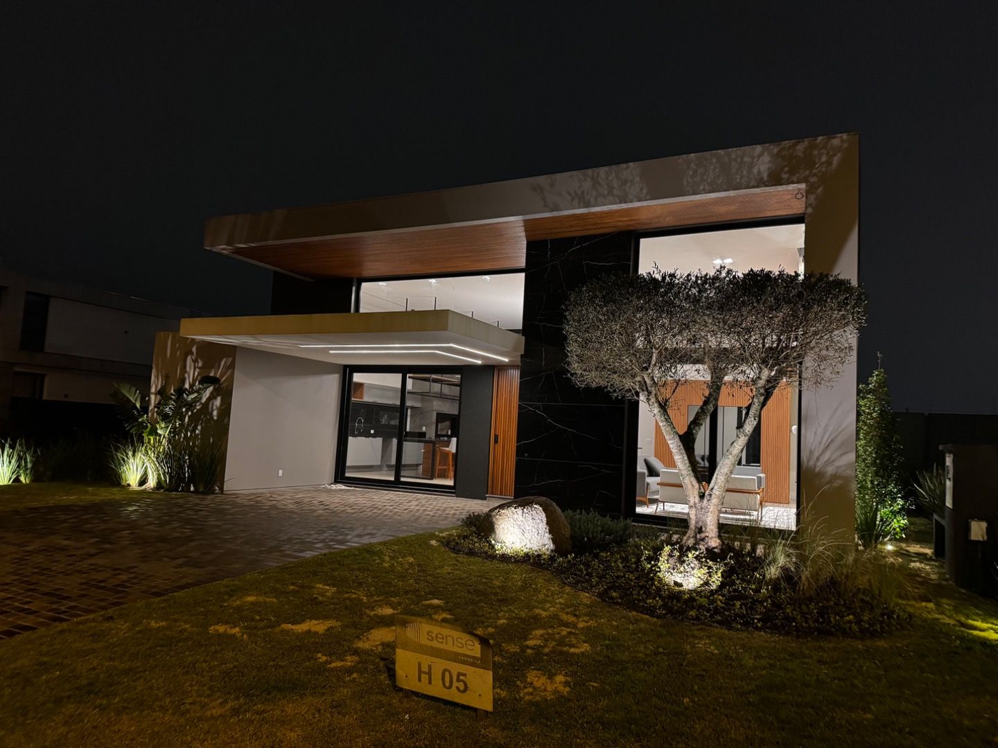 Casa de Condomínio à venda com 4 quartos, 244m² - Foto 4